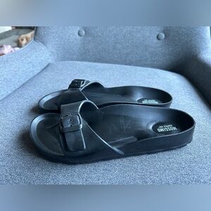 Women’s size 7 Mossimo Black Slide Sandals